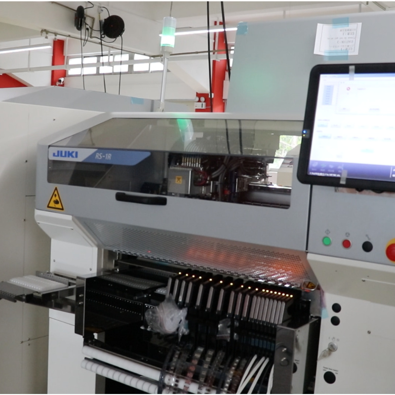 ЈУКИ Пицк анд Плаце Машински ЛЕД носач