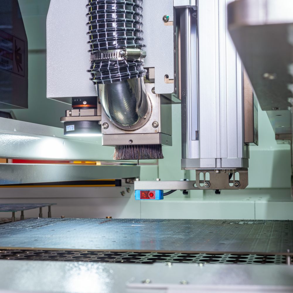 ИЦТ | Машина за бушење и глодање ПЦБ Цирцуито Ауротек